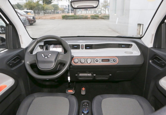Coches del ev de Wuling del mini SUV EL 120~170KM campo de prácticas de los coches eléctricos HONGGUANG mini